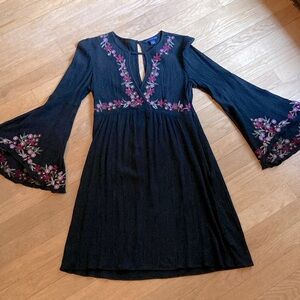 American Eagle size small boho dress, embroidered flowers, bell sleeve